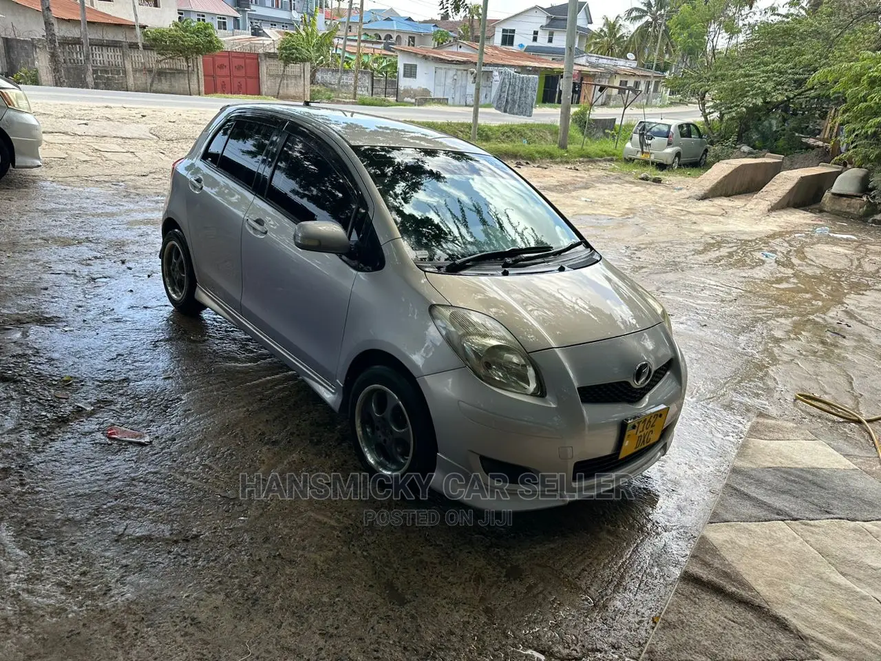 Toyota Vitz 2010 Silver