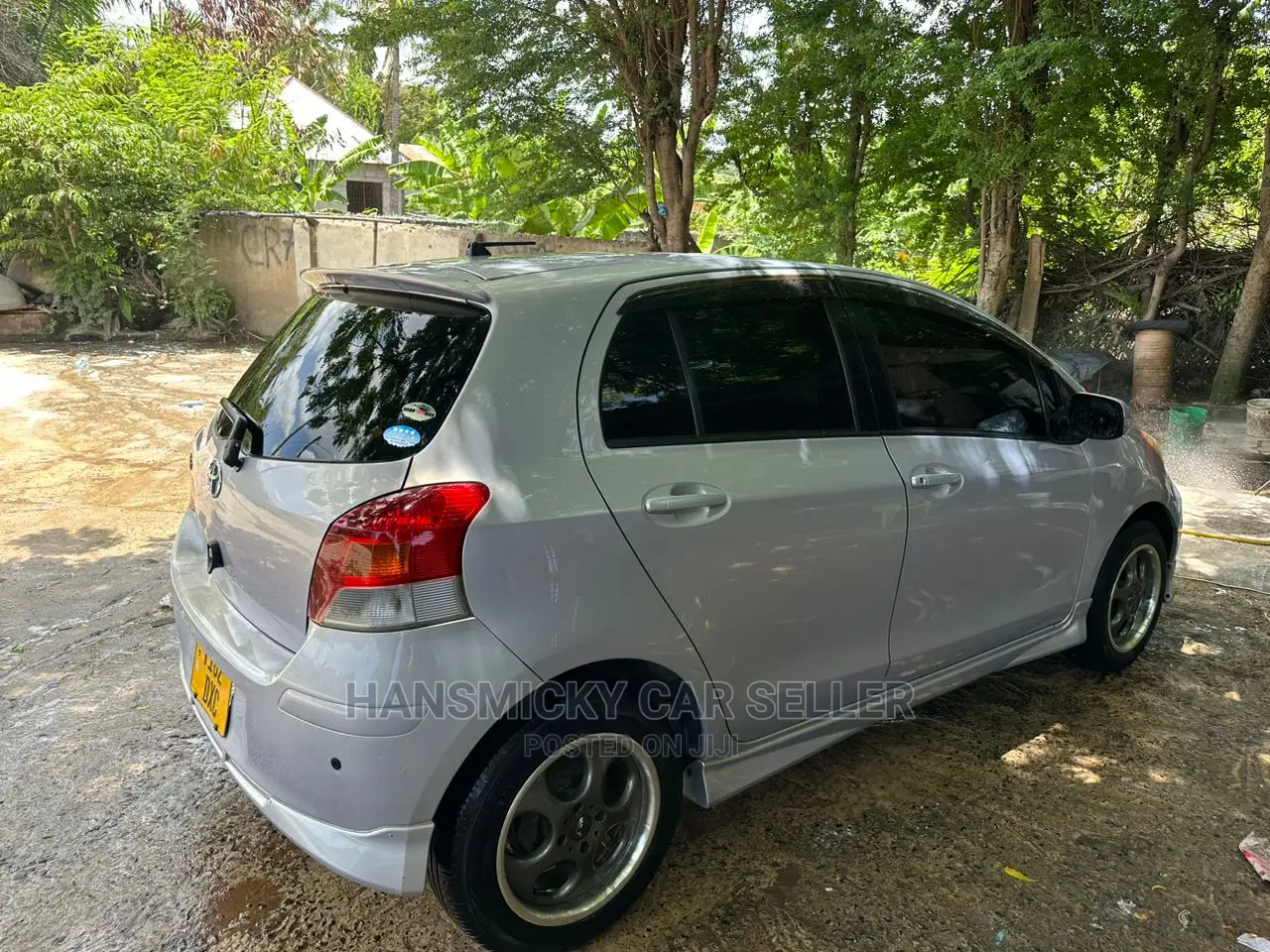 Toyota Vitz 2010 Silver
