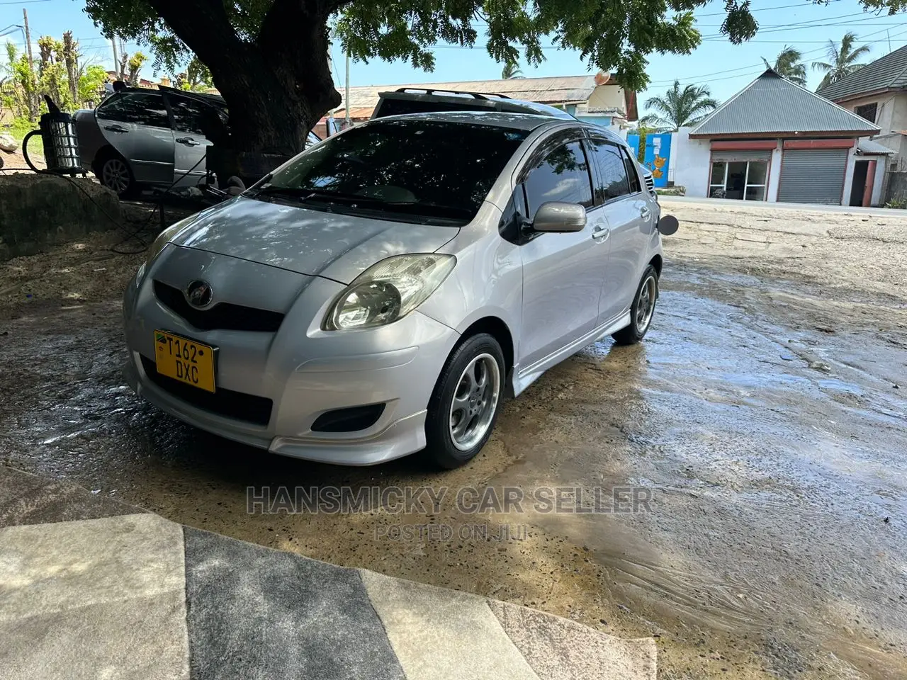 Toyota Vitz 2010 Silver
