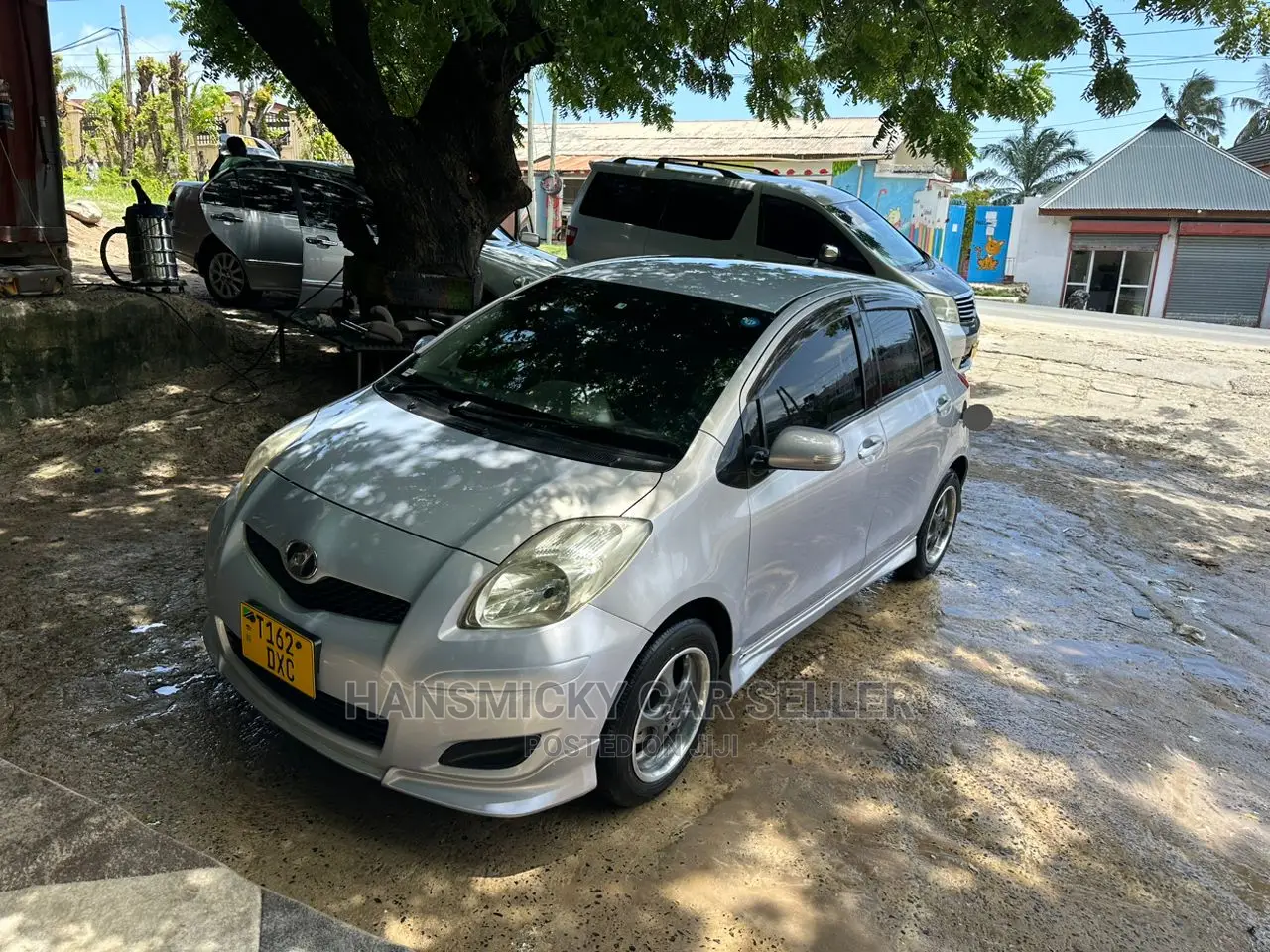 Toyota Vitz 2010 Silver