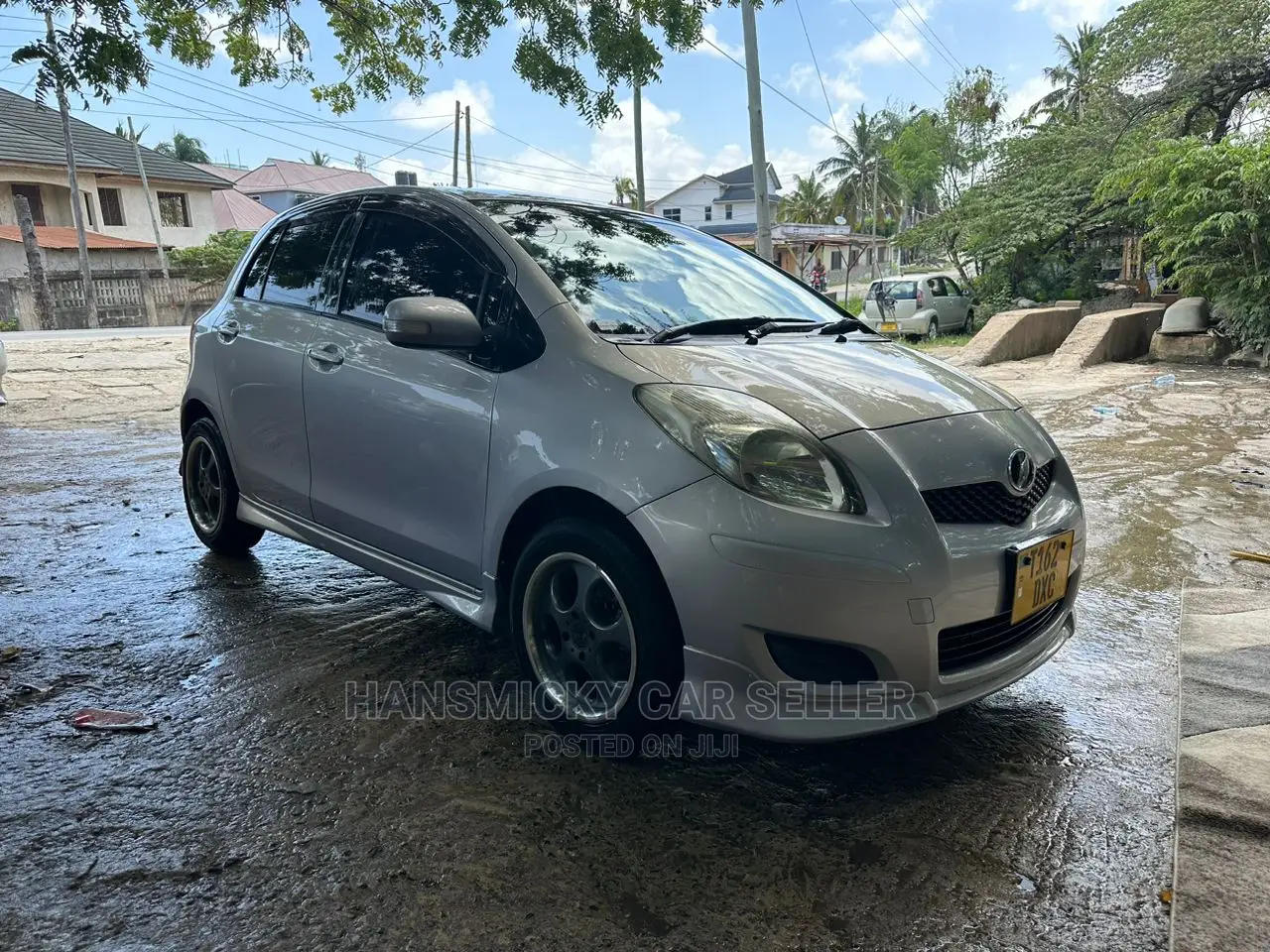 Toyota Vitz 2010 Silver