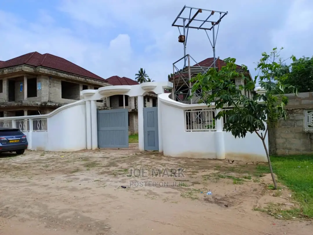 3bdrm Bungalow in Markreal Estate, Kinyerezi for Sale