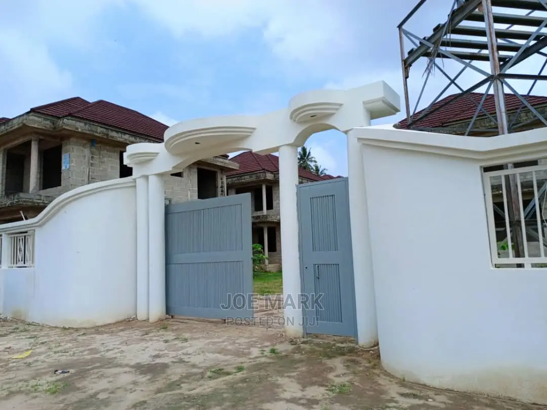 3bdrm Bungalow in Markreal Estate, Kinyerezi for Sale