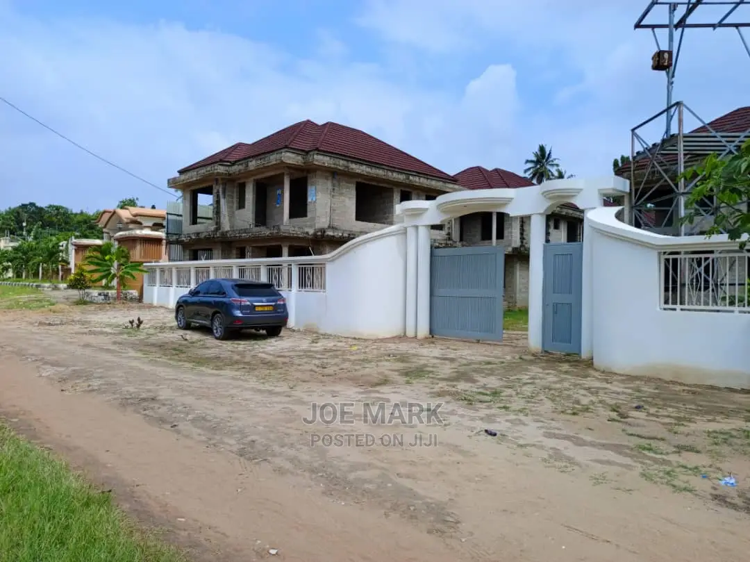 3bdrm Bungalow in Markreal Estate, Kinyerezi for Sale