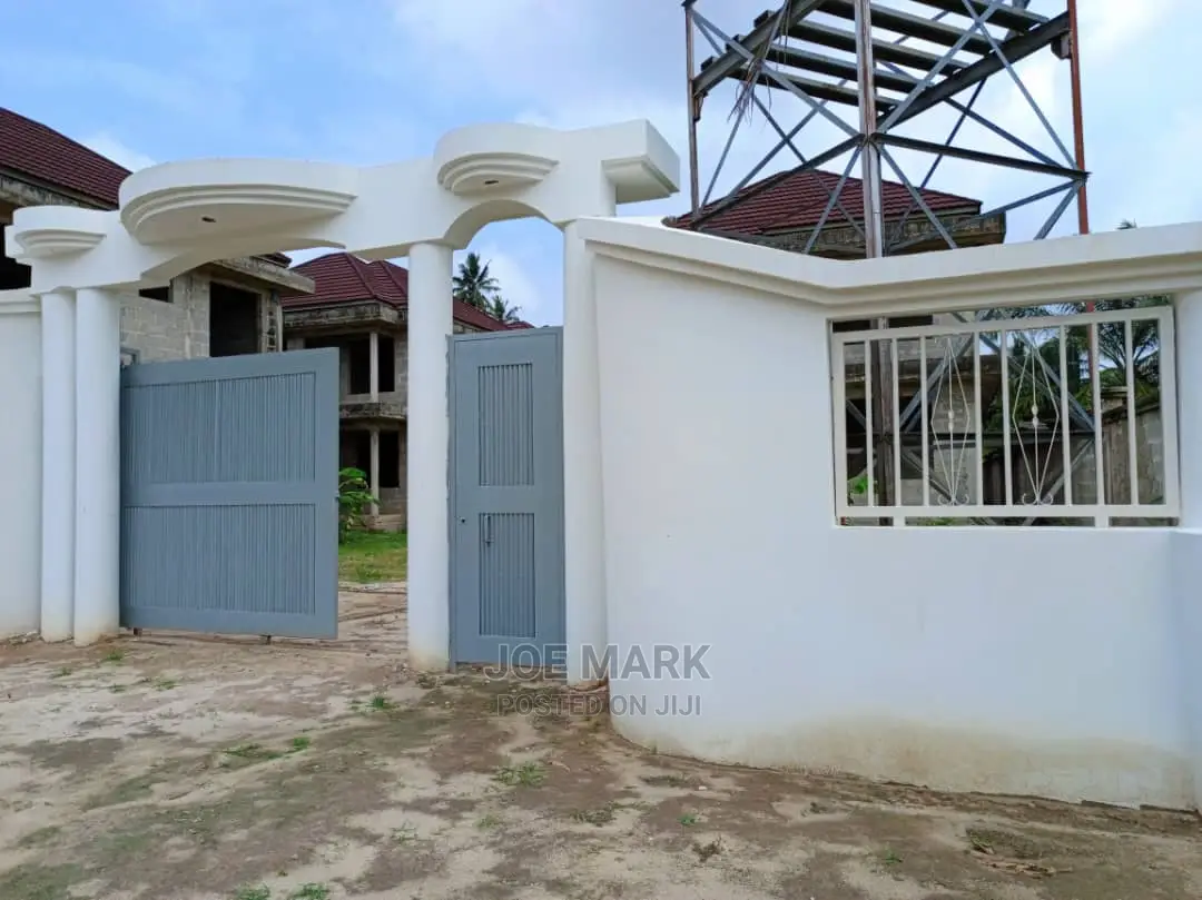 3bdrm Bungalow in Markreal Estate, Kinyerezi for Sale