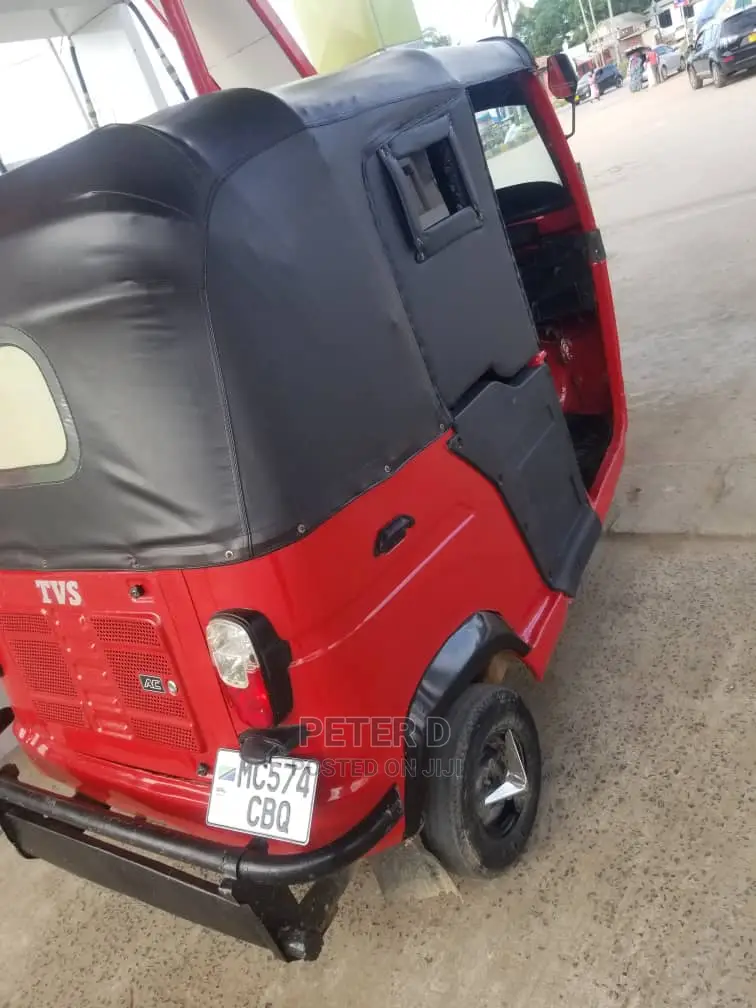 TVS Apache 160 4V 2021 Orange