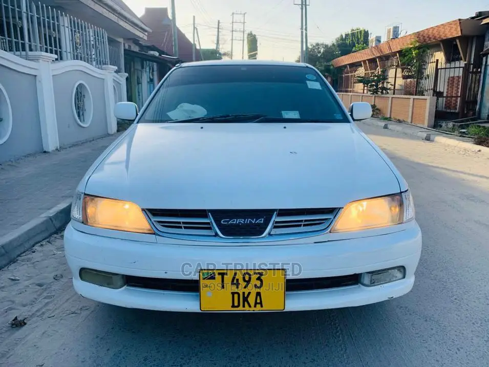Toyota Carina 1.5 FWD Sedan 2001 White