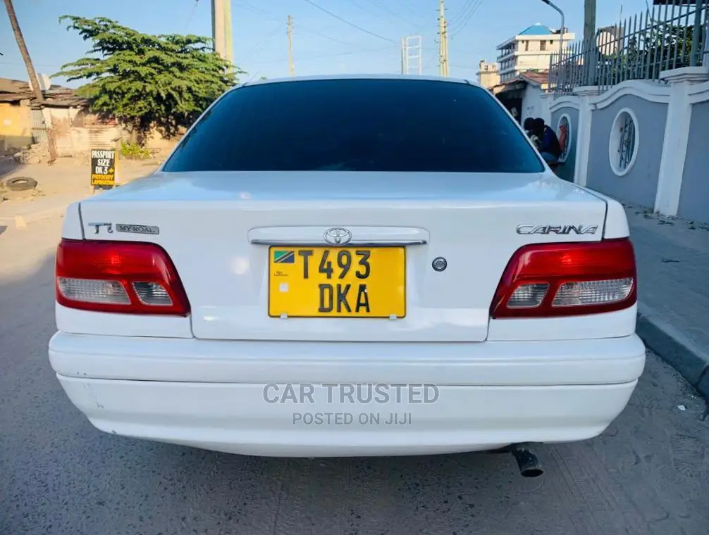 Toyota Carina 1.5 FWD Sedan 2001 White