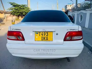 Toyota Carina 1.5 FWD Sedan 2001 White