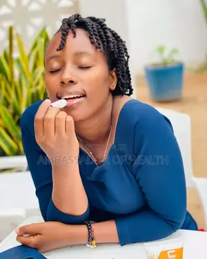 Fanya Lips Zako Zi Shine Na Kuzuia Mpasuko Mdomoni