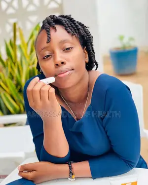 Fanya Lips Zako Zi Shine Na Kuzuia Mpasuko Mdomoni
