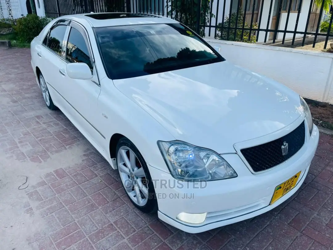 Toyota Crown 2005 White