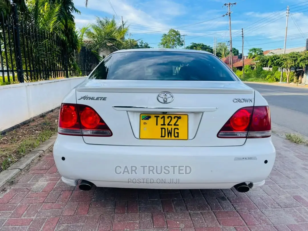 Toyota Crown 2005 White
