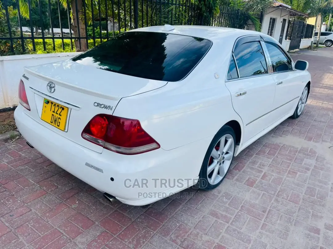 Toyota Crown 2005 White
