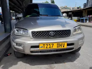 Toyota RAV4 Softtop FWD 1999 Gold