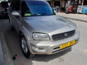 Toyota RAV4 Softtop FWD 1999 Gold