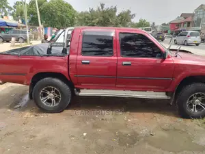 Photo - Toyota Hilux 2000 Red