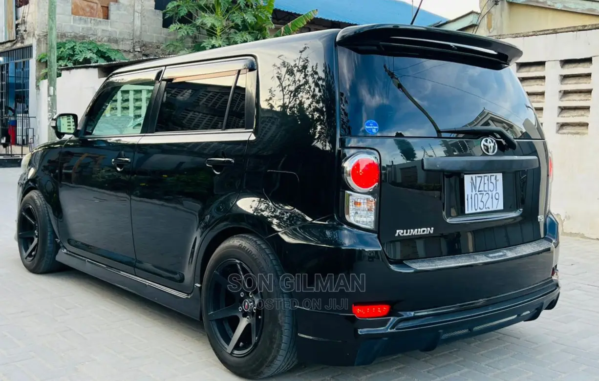 Toyota Corolla Rumion 2011 Black