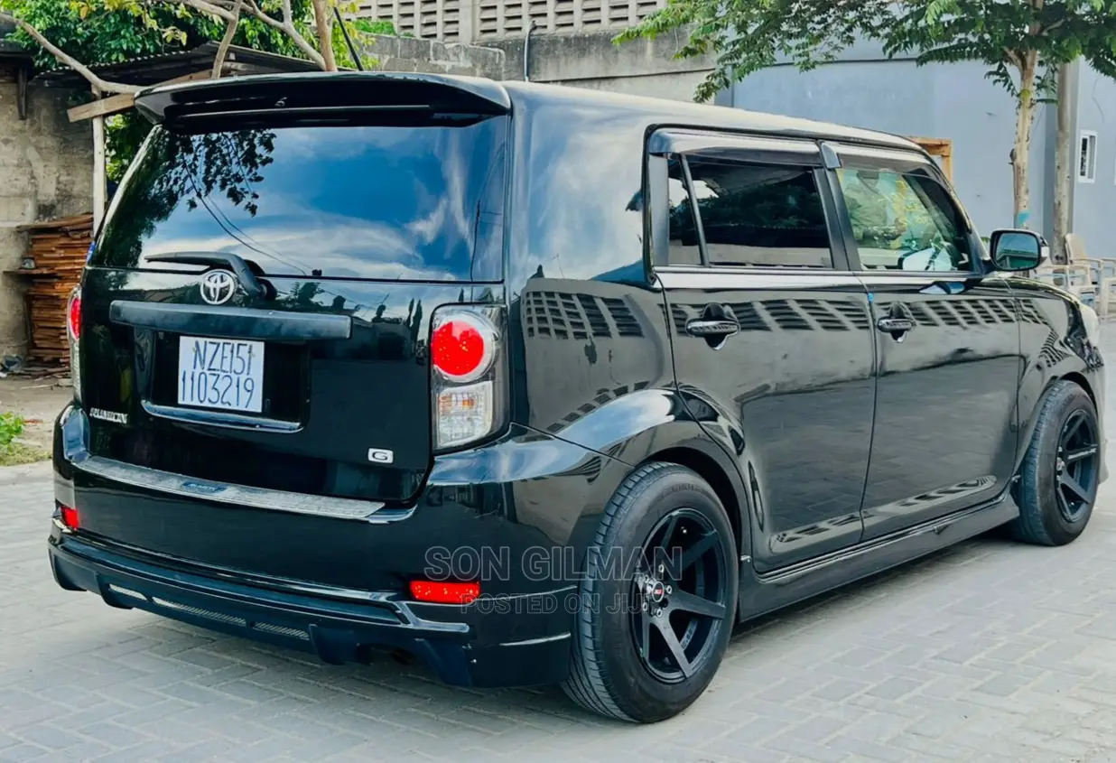 Toyota Corolla Rumion 2011 Black