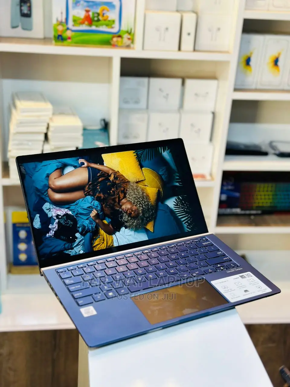 New Laptop Asus Zenbook 14 UX434 16GB Intel Core I7 SSD 256GB