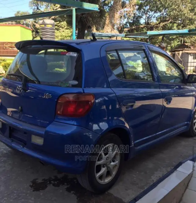 Toyota Vitz 2004 Blue