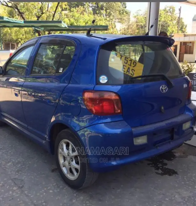 Toyota Vitz 2004 Blue