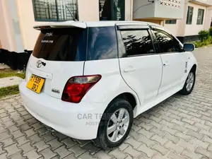 Toyota IST 2001 White