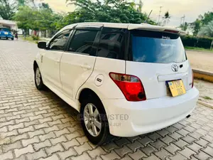 Toyota IST 2001 White