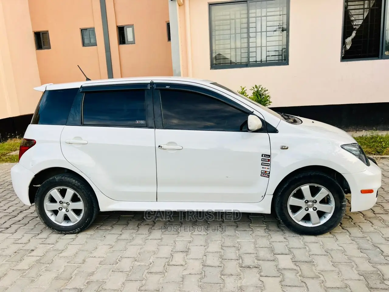 Toyota IST 2001 White