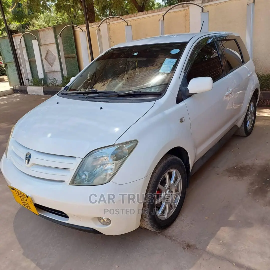 Toyota IST 2002 White