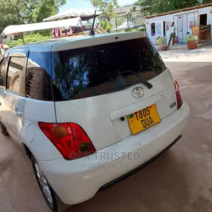 Toyota IST 2002 White