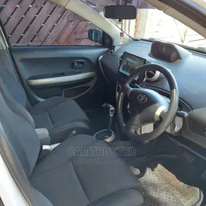 Toyota IST 2002 White