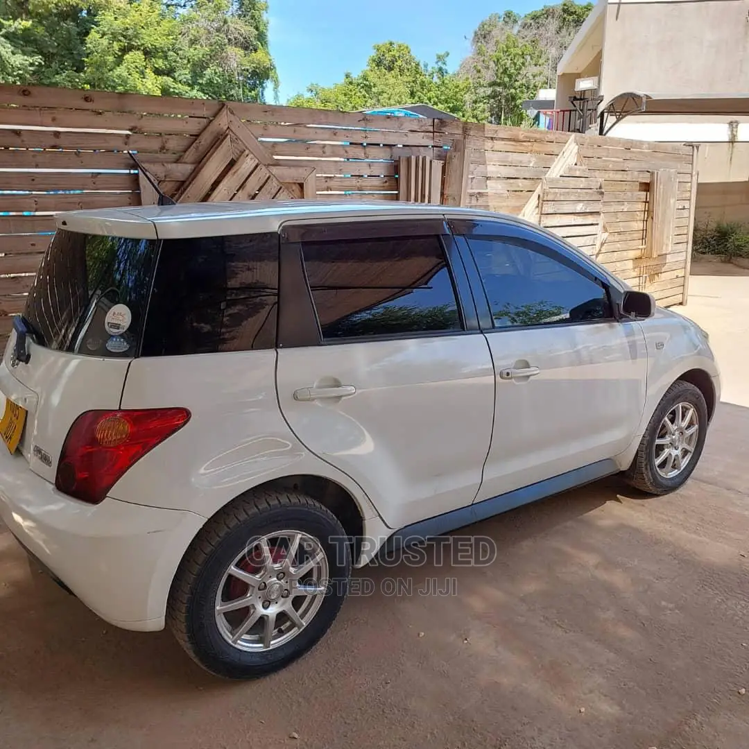 Toyota IST 2002 White