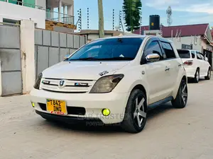 Toyota IST 2002 White