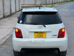 Toyota IST 2003 White