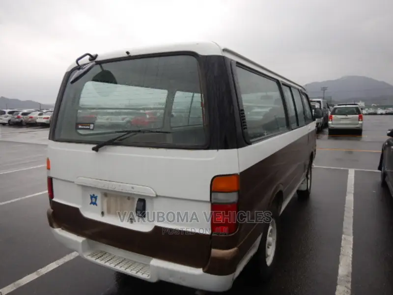 Toyota HiAce 2001 White