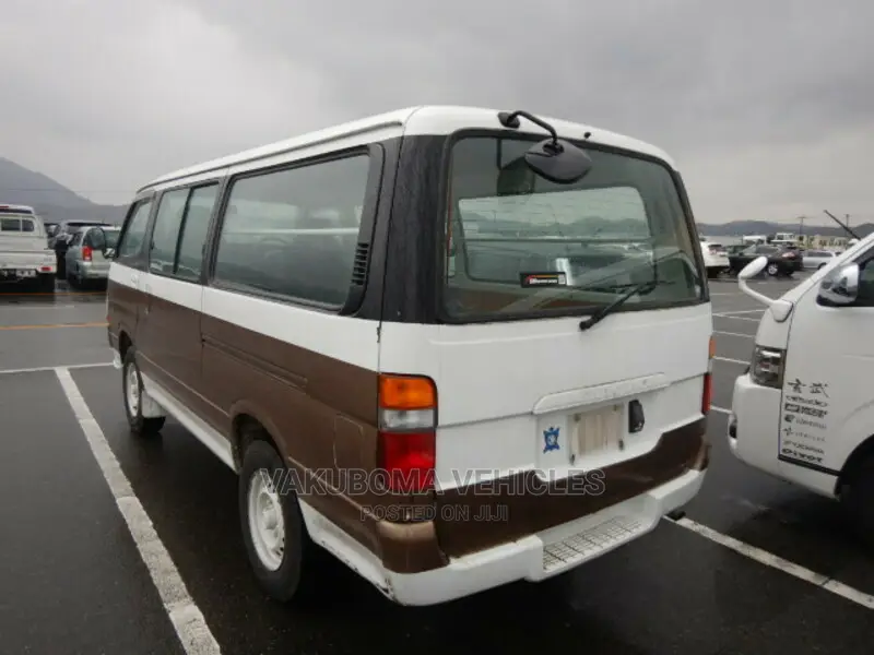 Toyota HiAce 2001 White