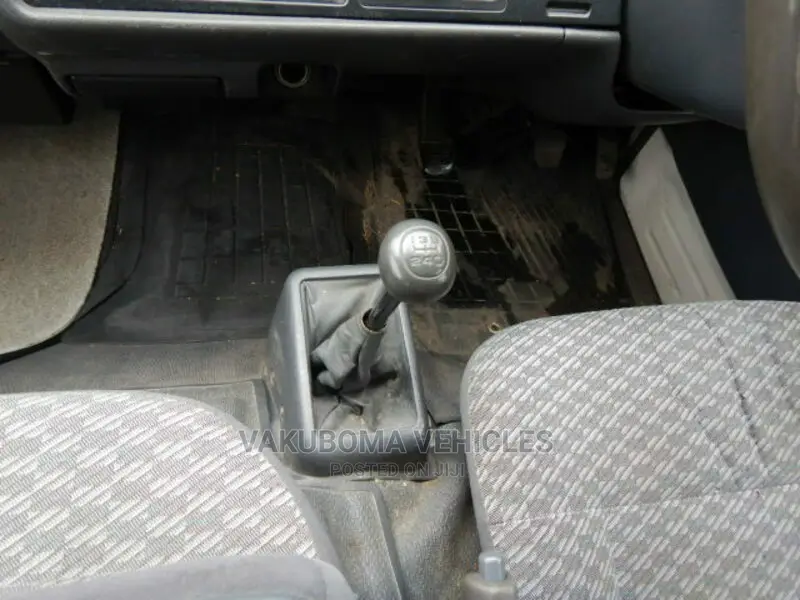 Toyota HiAce 2001 White