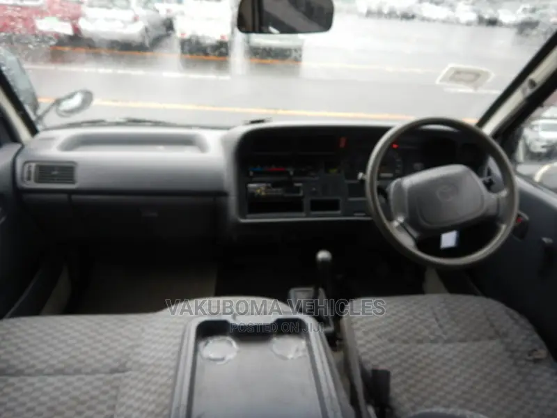 Toyota HiAce 2001 White