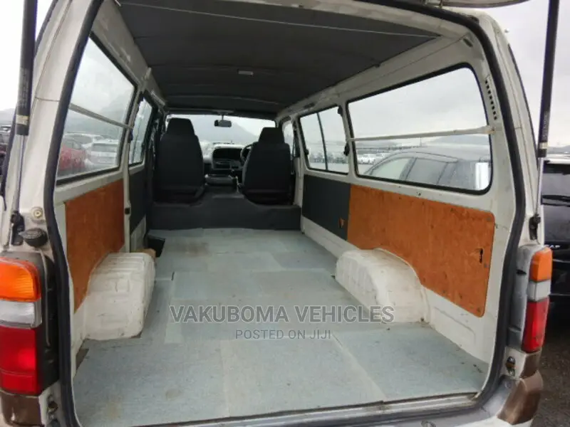 Toyota HiAce 2001 White