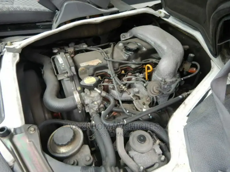 Toyota HiAce 2001 White