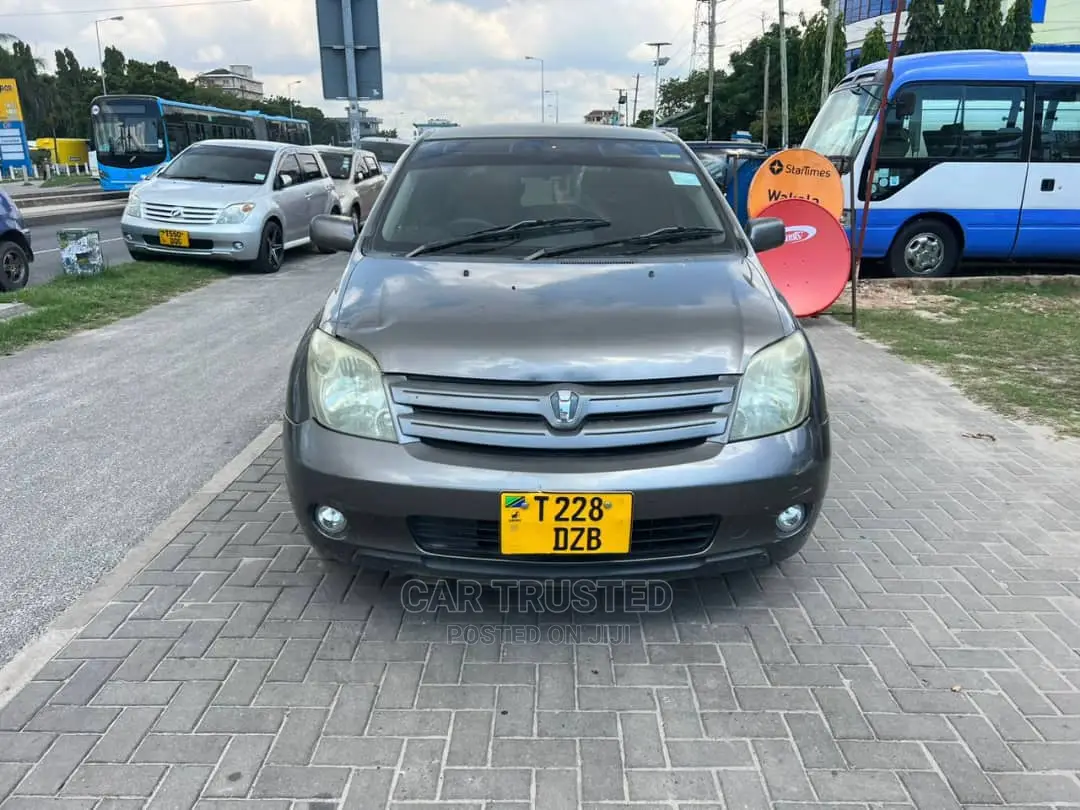 Toyota IST 2003 Brown