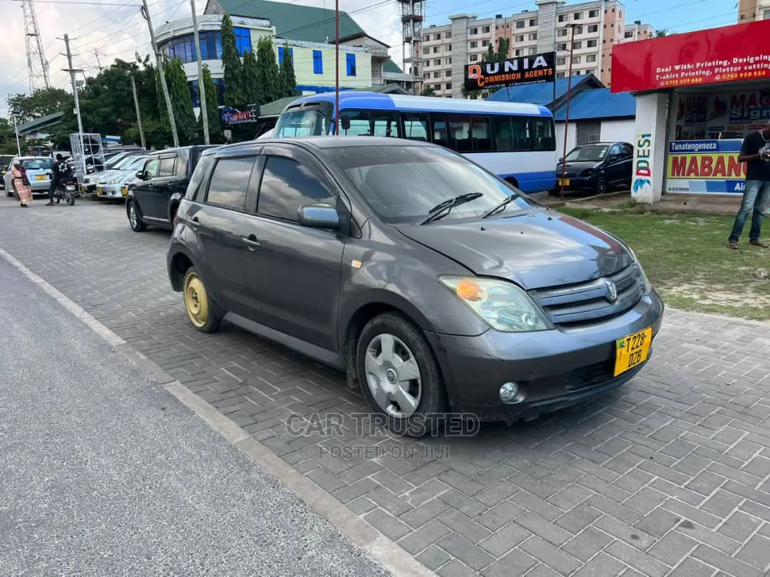 Toyota IST 2003 Brown