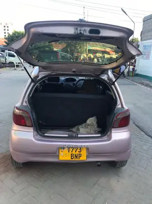 Toyota Vitz 1.0 FWD 5dr 2001 Pink
