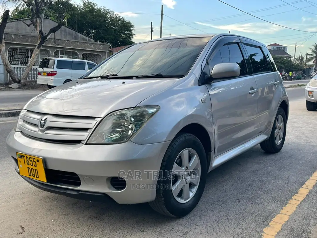 Toyota IST 2005 Silver