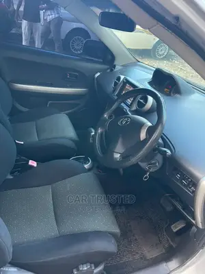 Toyota IST 2005 Silver