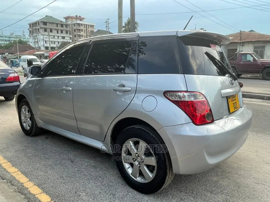 Toyota IST 2005 Silver