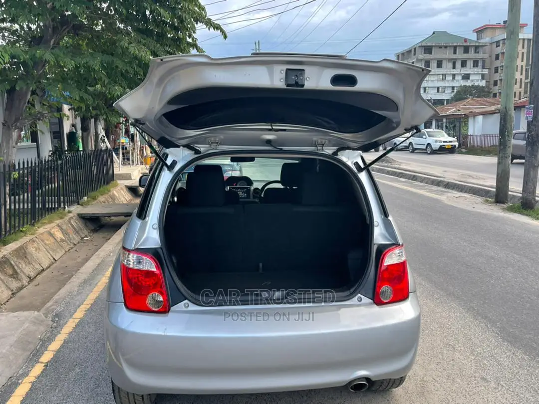 Toyota IST 2005 Silver