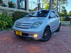 Toyota IST 2004 Silver