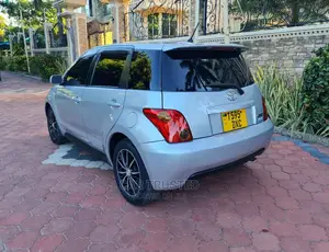 Toyota IST 2004 Silver